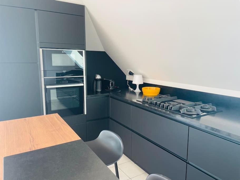Appartement Lumineux Et Spacieux, Terrasse Et Parking Prive 孔卡尔诺 外观 照片
